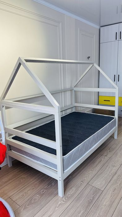 Детская кровать домик