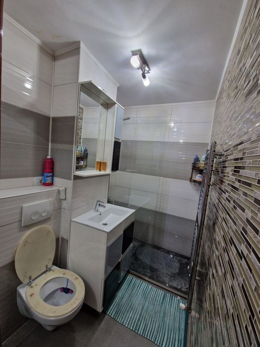 Închiriez apartament