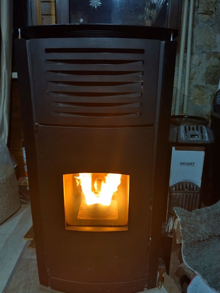 Продавам ПЕЛЕТНА КАМИНА 30 kw ONYX Hydro MARELI , 2999лв ,