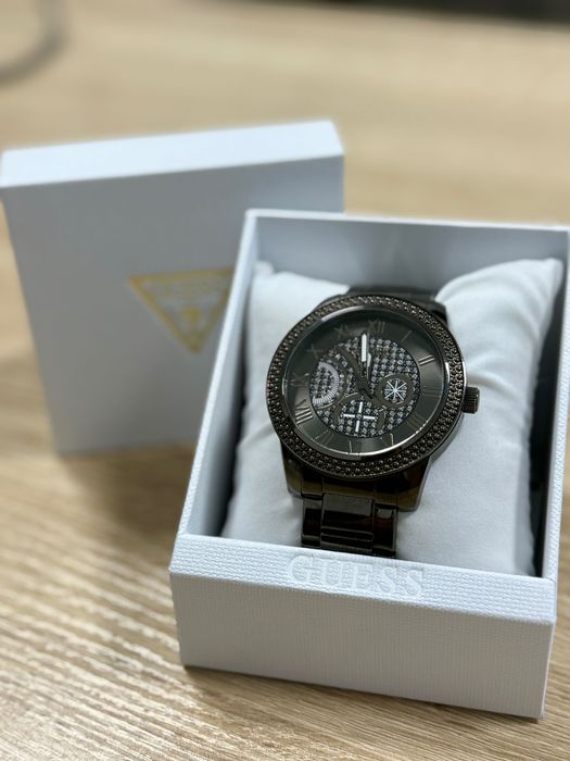 Часовник GUESS черен