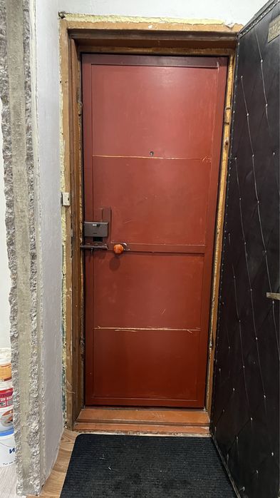 Продам входную утепленную дверь.