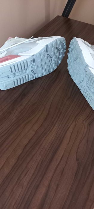 Продавам чисто нови маратонки NIKE AIR MAX FURYOSA