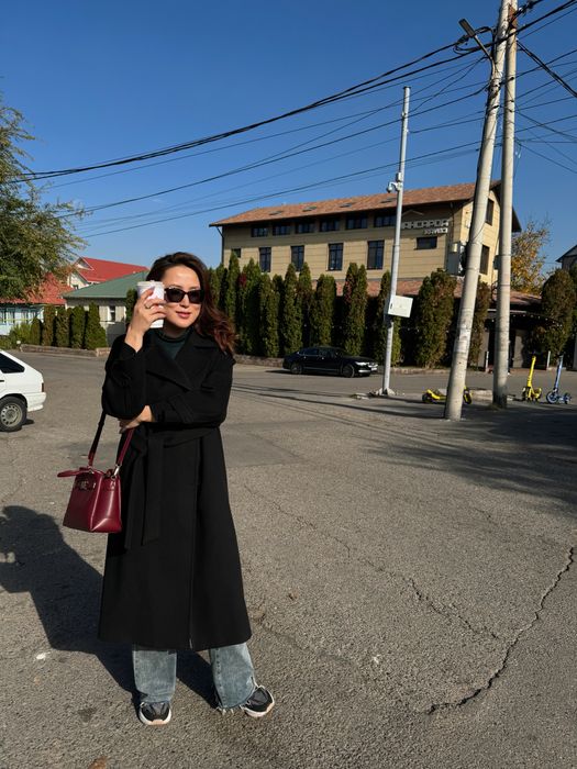 Продам теплое и стильное черное пальто