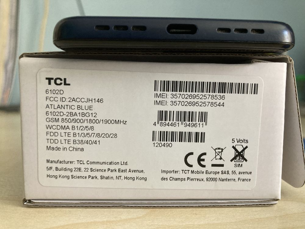 Телефон  Tcl 305