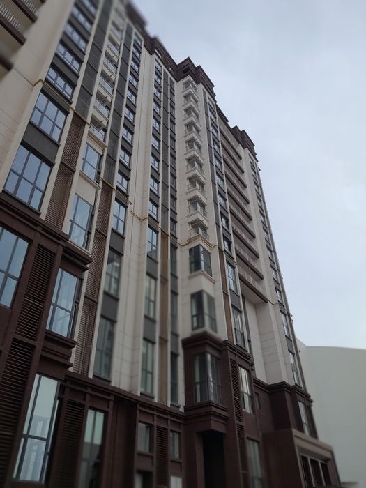 ЖК Нigh Town продается срочно евро 1 комнатная квартира 44+5 балкон