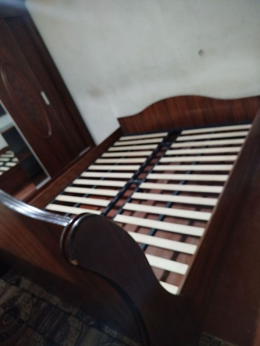 Spalniy bez matras sotiladi