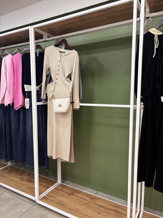 Выставочный стеллаж