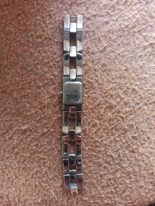 Часовник DKNY дамски