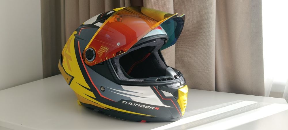 Мото каска Mt размер XL