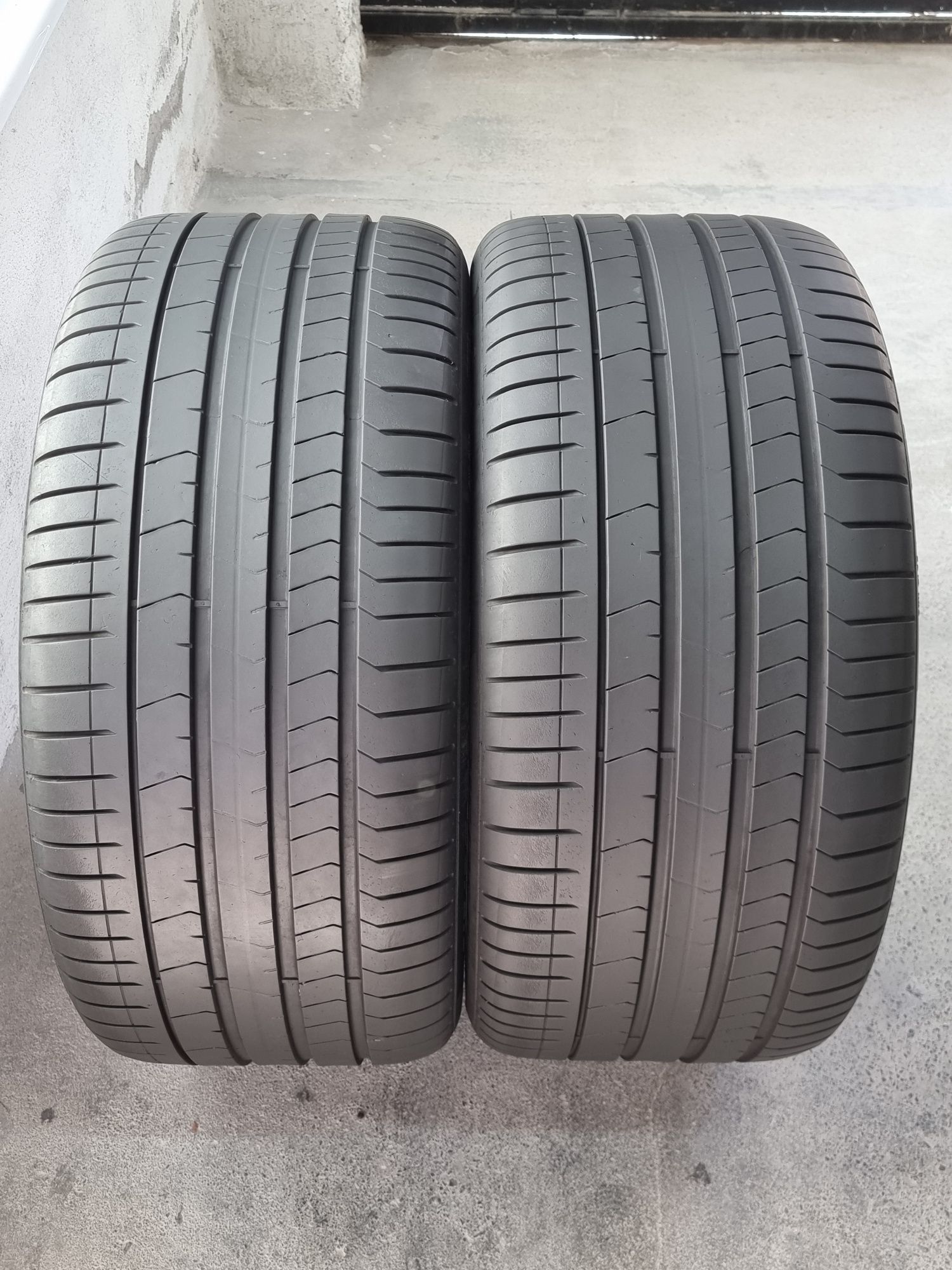 315/35/21 Pirelli 2Броя: 250лв 6.2мм Run on flat