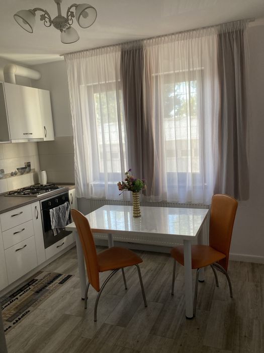 Casă P + 2 etj- la parter spatii comerciale