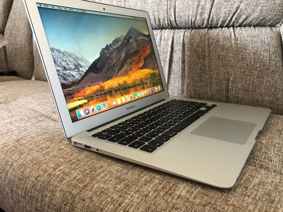 MacBook Air 13" . 2017 года.