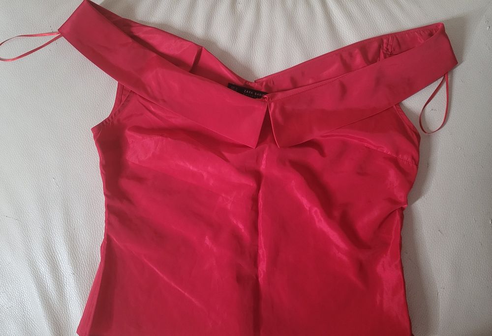 Top roșu Zara, mărimea M – elegant și feminin