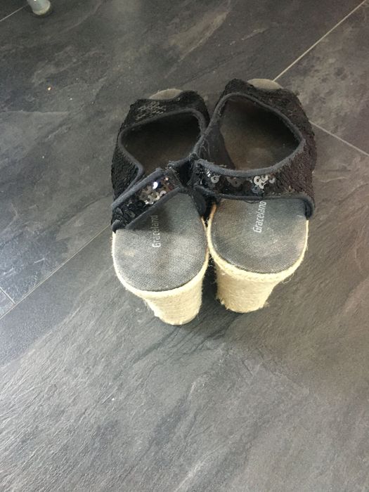 Сандали с паети. Номер 40.