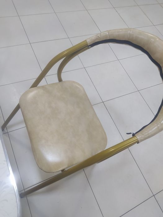 Стол стулья в новом состоянии