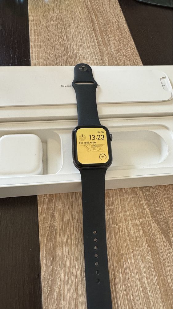 Apple Watch Seria 4, 44mm