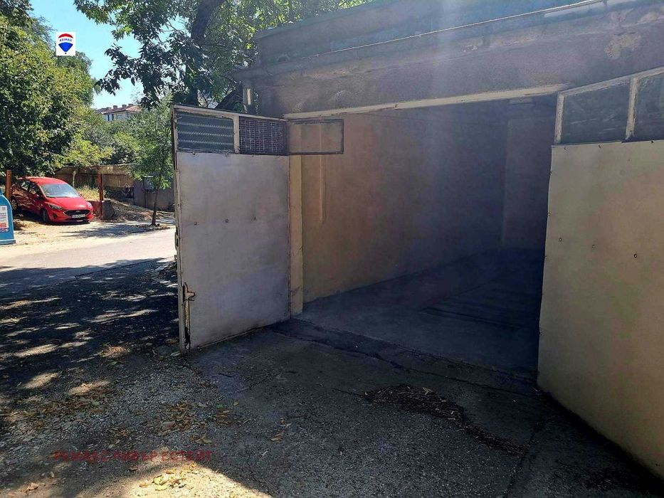 Дава се под наем Гараж / Паркомясто в Русе, Алеи Възраждане - 19 кв.м за 76.5 € - Снимка #3