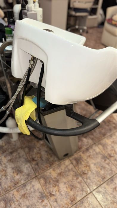 Продавам професионална фризьорска мивка