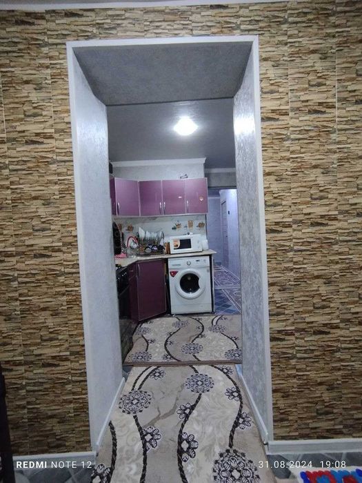 Олтин Олма районида 4 хонали квартира сотилади