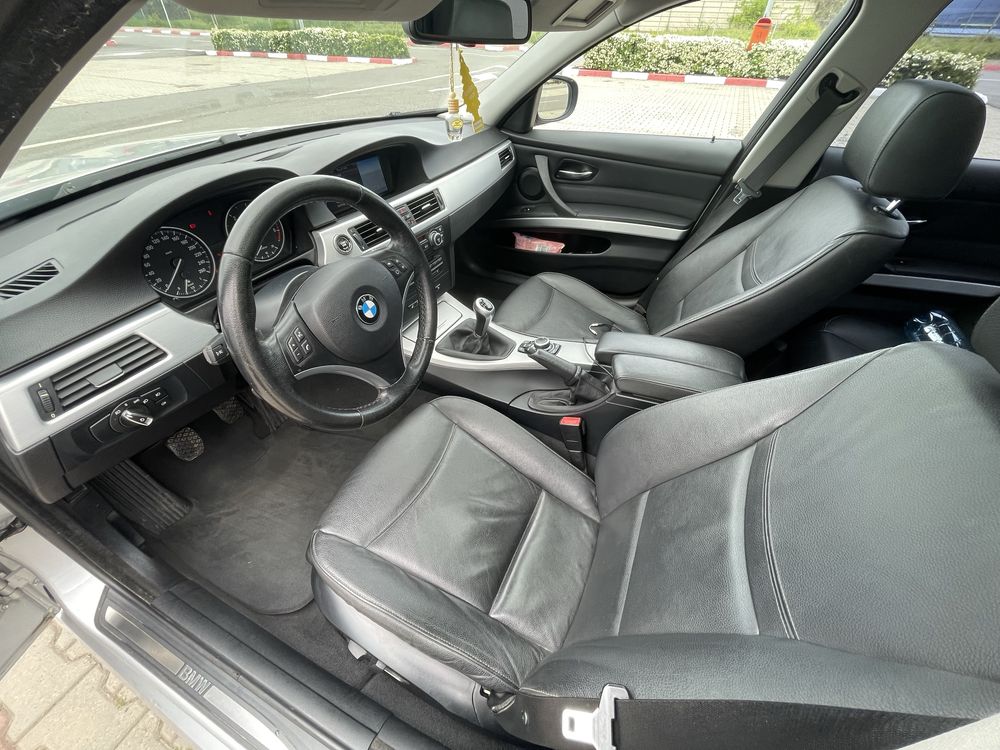 BMW E90 Seria 3 2.0d Euro 5 Piele Navi CIC Trapa Xenon