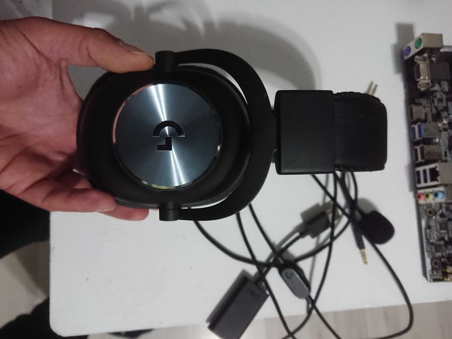 Продавам Logitech Pro X – пълен комплект