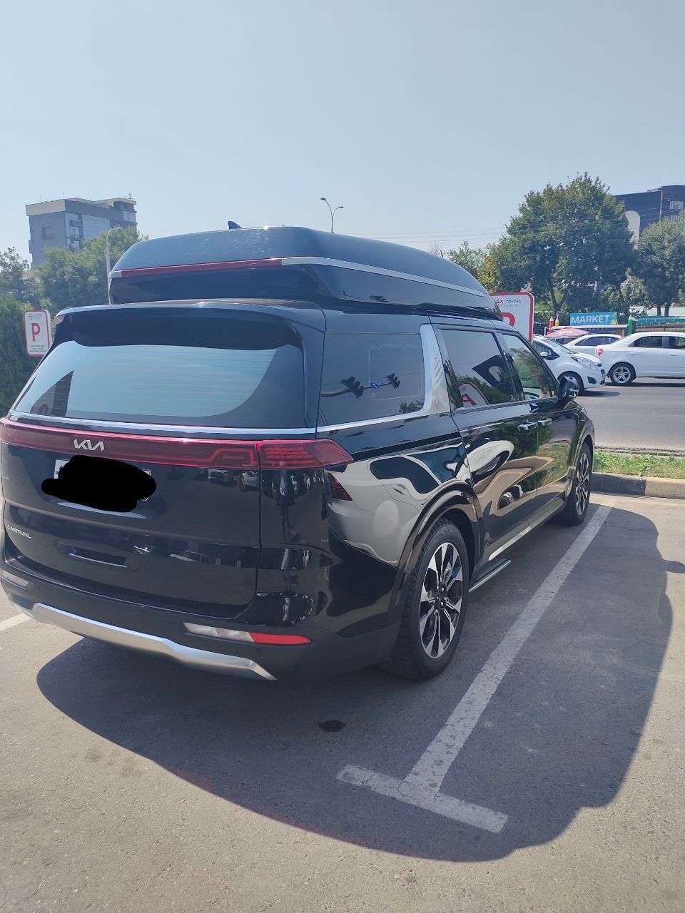 Kia Carnival limousine