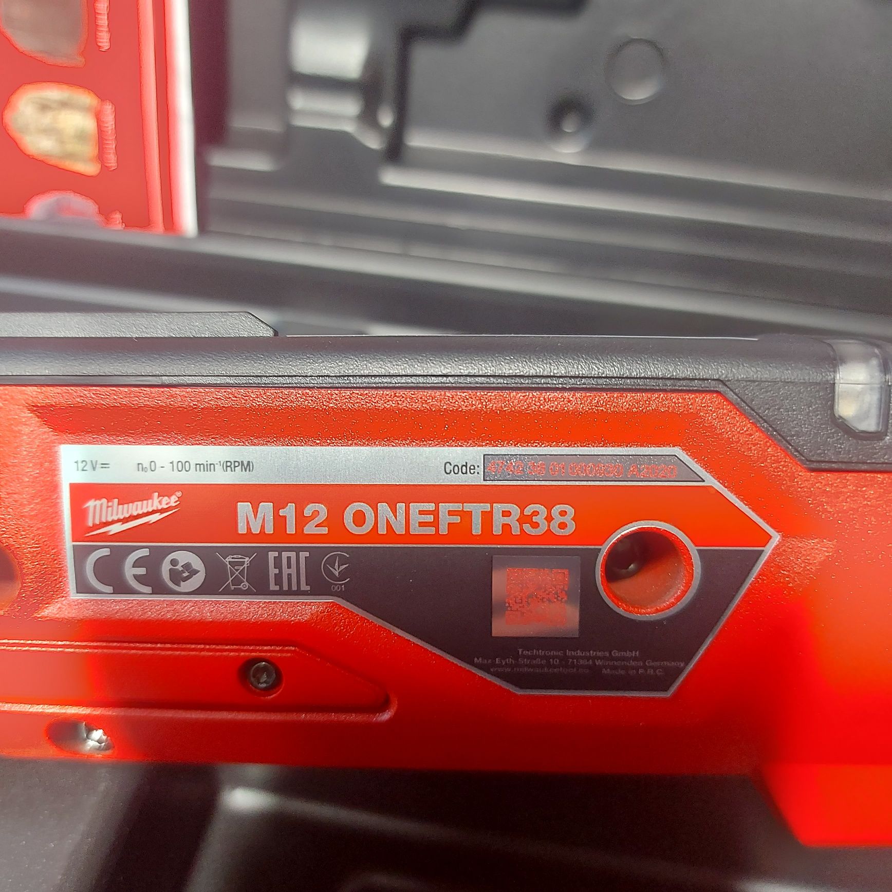 Акумулаторен динамометричен ключ Milwaukee M12 ONEFTR38-201C