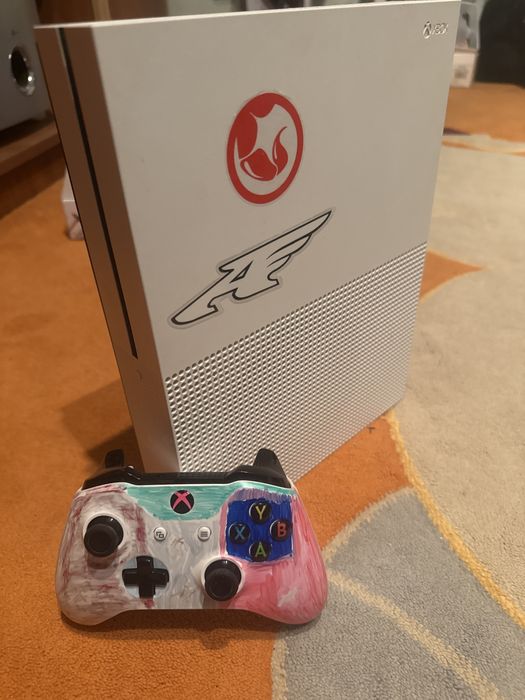 Xbox one cu 256gb si un controller