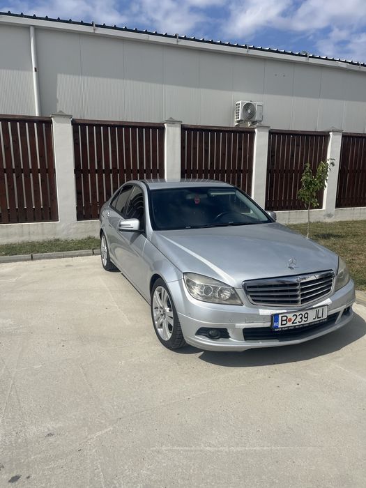 Mercedes C 200.