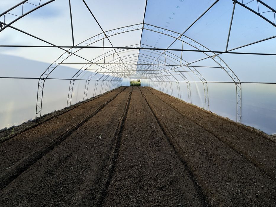 Два  броя оранжерии 9х30м