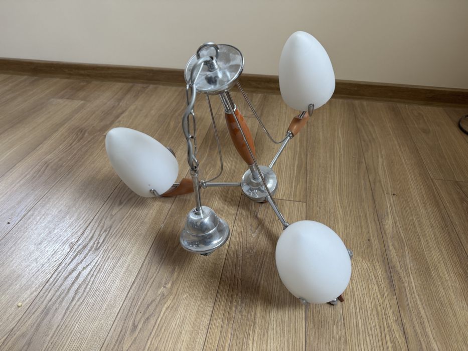 Абажур с три светлинни източника