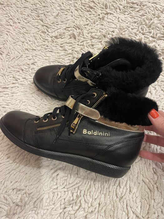 Ботиночки на меху Baldinini . Оригинал .