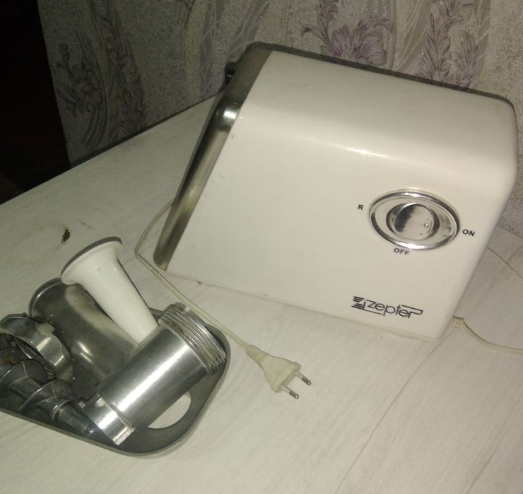 Мясорубка электрическая