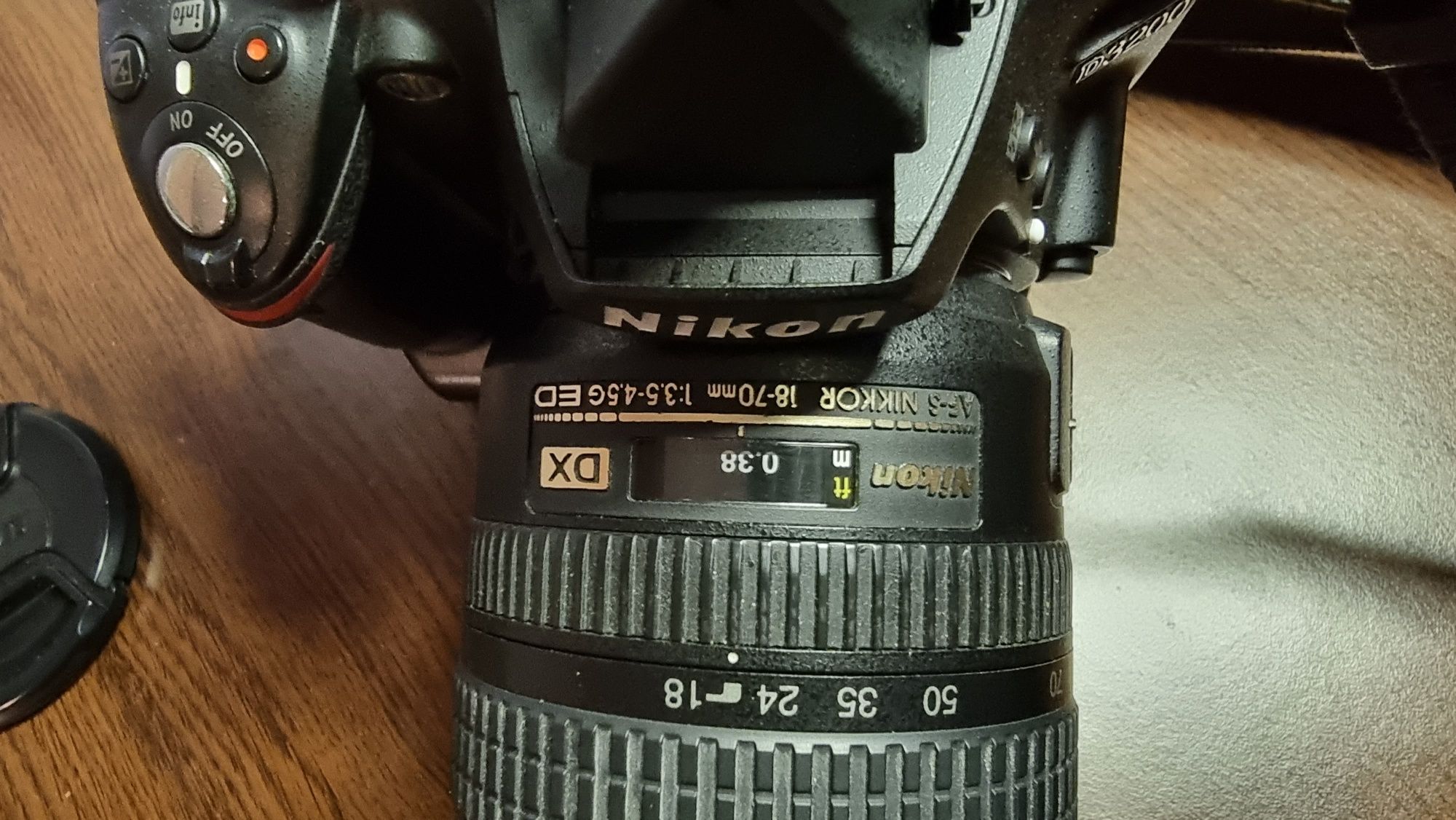 Nikon D3200 cu grip si obiectiv 18..70mm