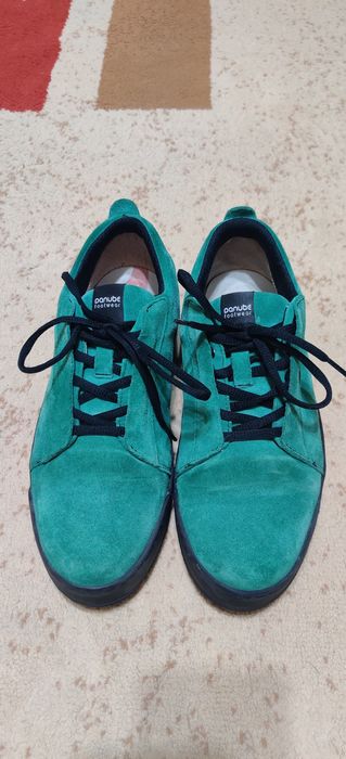 Adidași și ghete