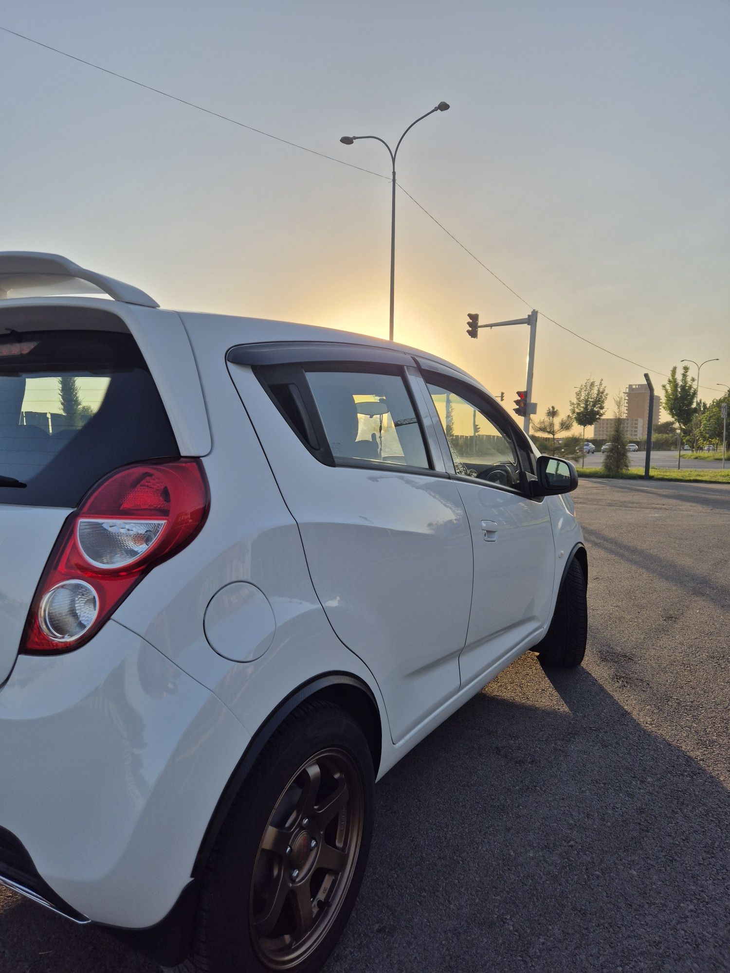 Автомобиль Spark 1 торг есть