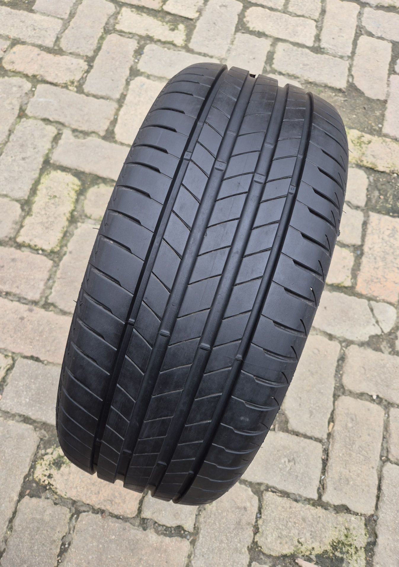 O bucată 245/45 R18 vară - una Bridgestone