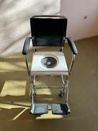 Инвалиден стол с тоалетна и колела
