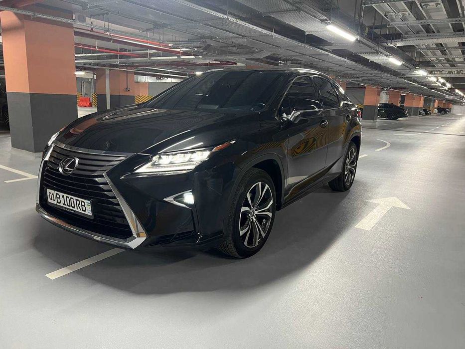 Тўлиқ шумка ва ичи қора алкантара қилинган Lexus RX-350 сотилади.