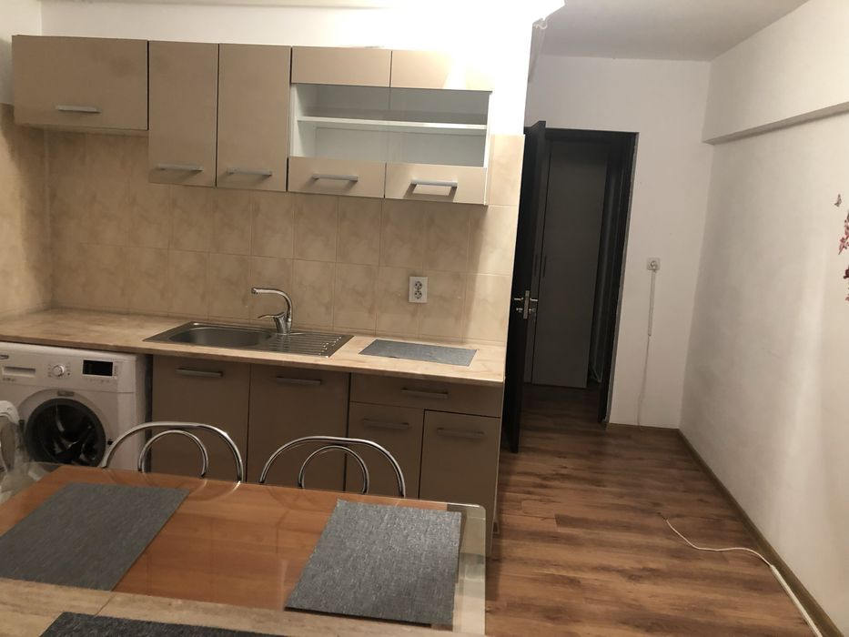 Inchiriez gardoniera Mb20