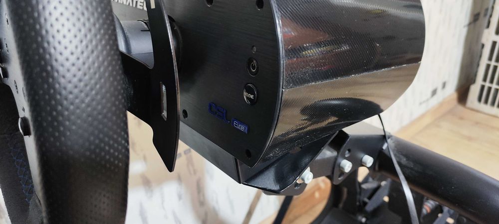Волан с педали Fanatec CSL Elite.