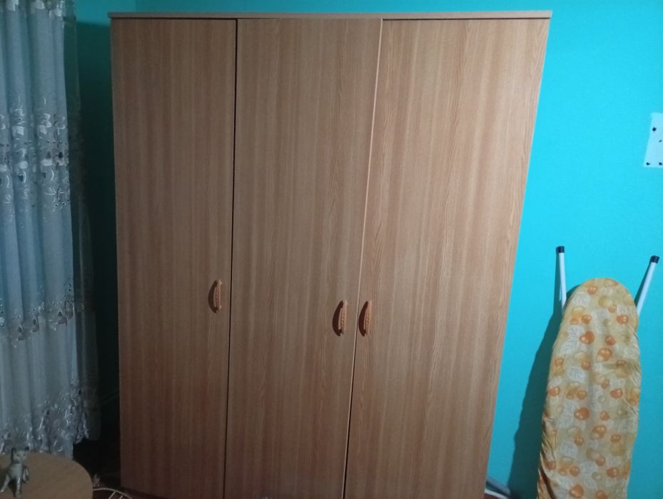 Șifonier 3 uși in stare perfecta