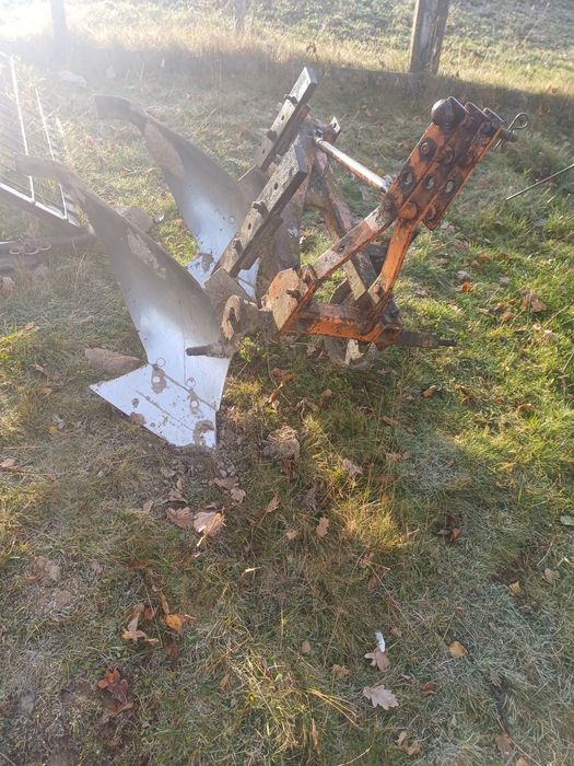 Vând plug cu 2 brazde