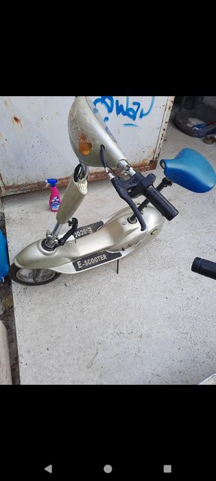Vand scuter în stare destul de buna