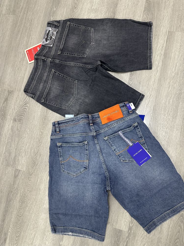 Pantaloni scurti Jacob Cohen!