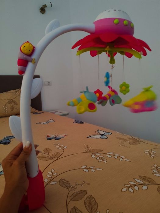 Vând carosel bebe cu proiector mare