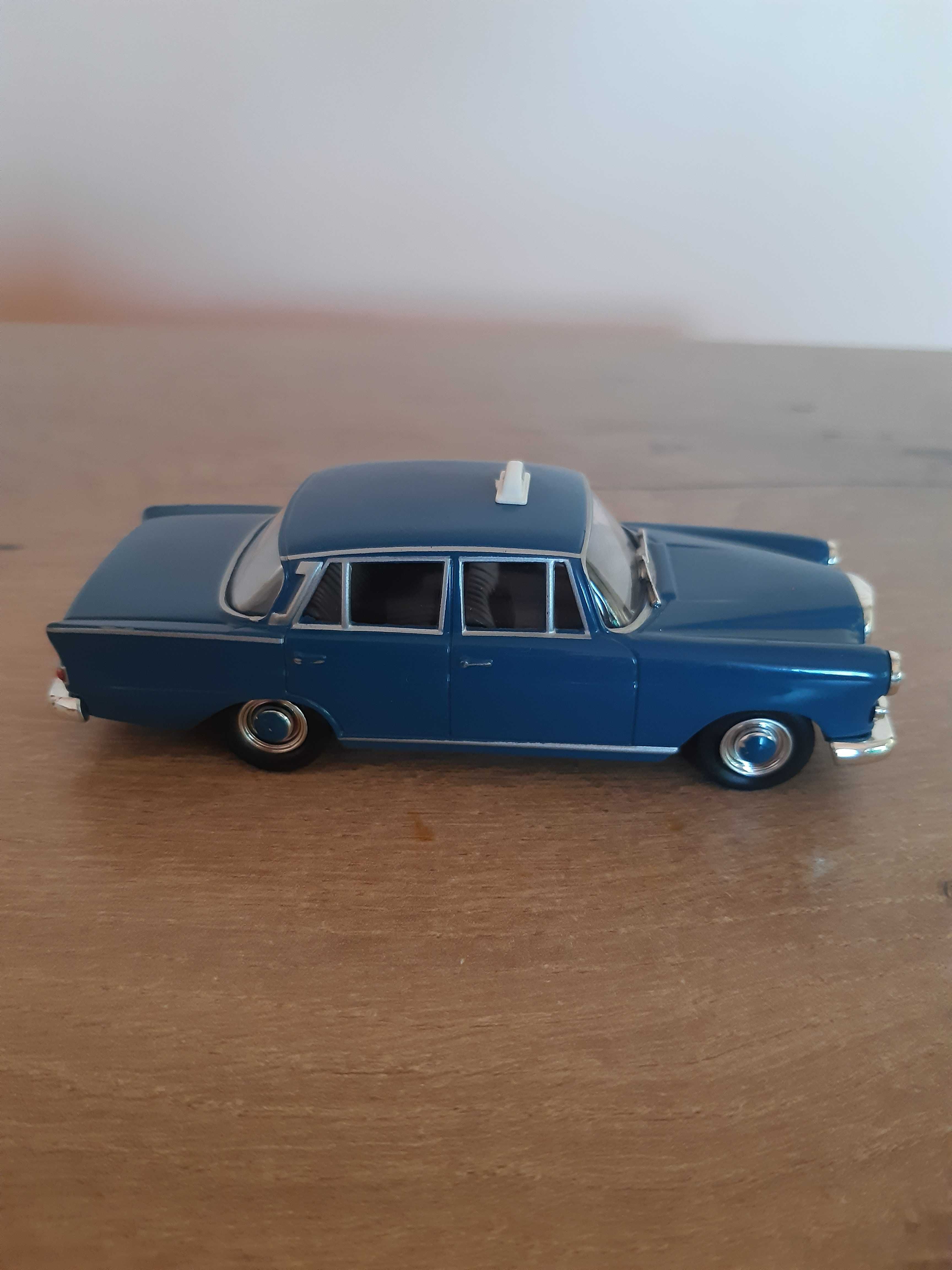 Колекционерска количка Mercedes-Benz 300SE Конска глава