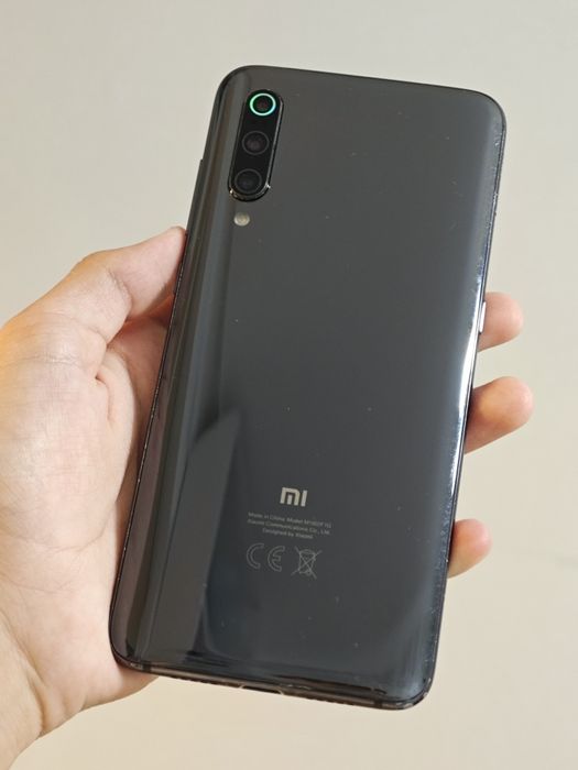 Xiaomi mi 9, не Т а просто 9, в хорошем состоянии