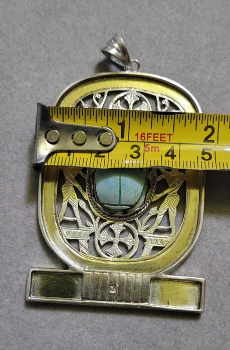 Medalion egiptean antic din argint cu scarabeu si Hieroglife, ArtDeco