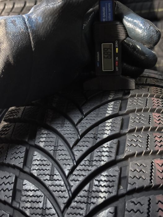215/55R17 98V Maxxis  făcute în Taiwan DOT20 6-7mm stare foarte buna
